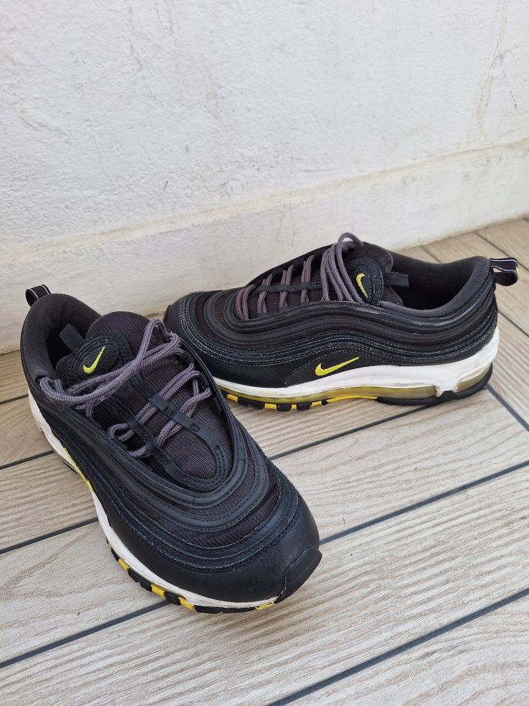 Видове Nike Air max97 и Nike Downshifter 13
