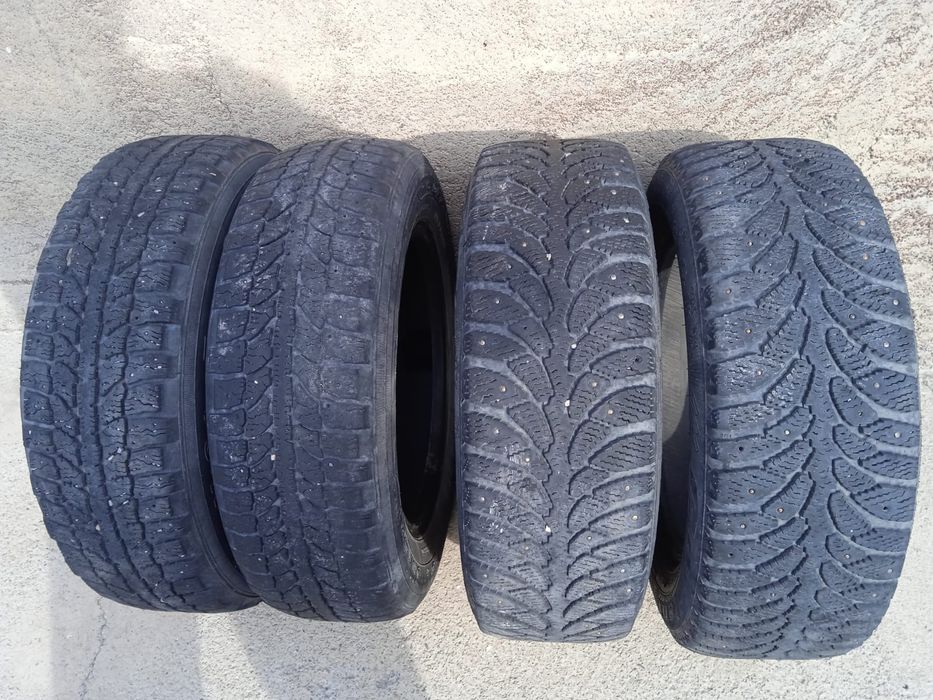 Шины зимние, разнопарые.