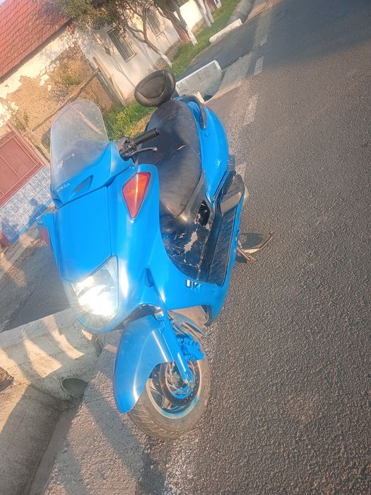 Vând sau schimb honda de 150cc