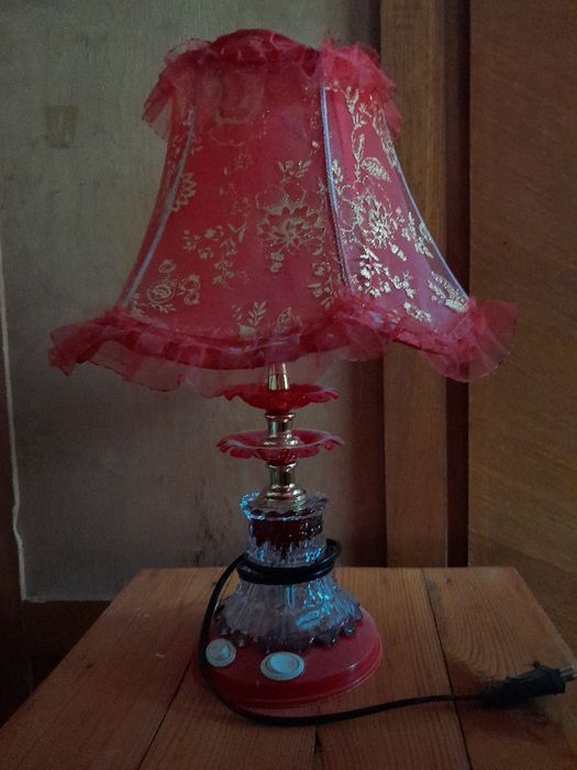 Светильник-ночник в красном цвете