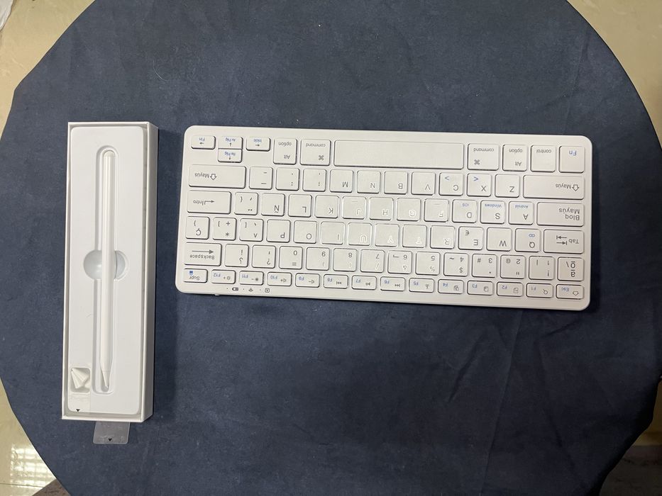 Безжична клавиатура и универсална писалка