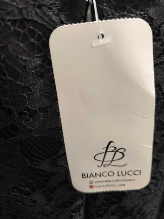 Рокля с дантела .