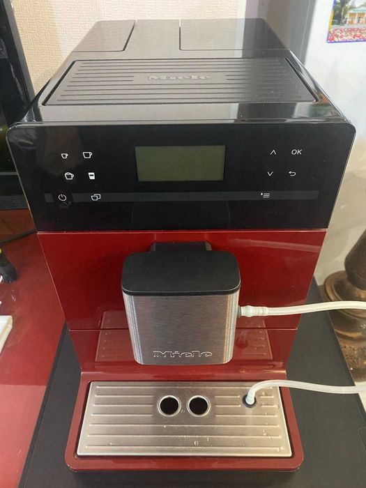 Кофемашина  Miele CM5310