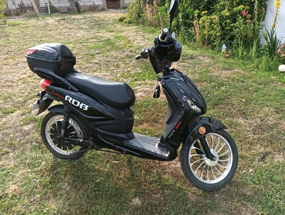 Vând scuter rdb.