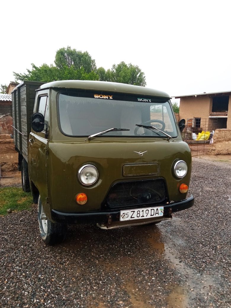 Uaz sotiladi soz holatda balonlari yaxshi ishlab yurgan moshina