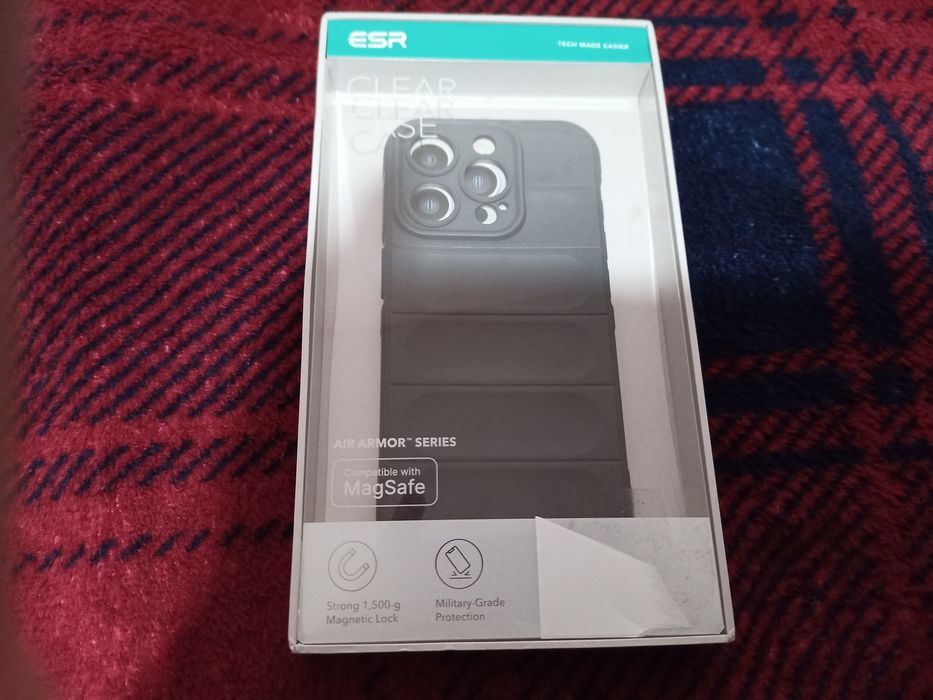 Husa iPhone 15 Pro Armor ESR.
