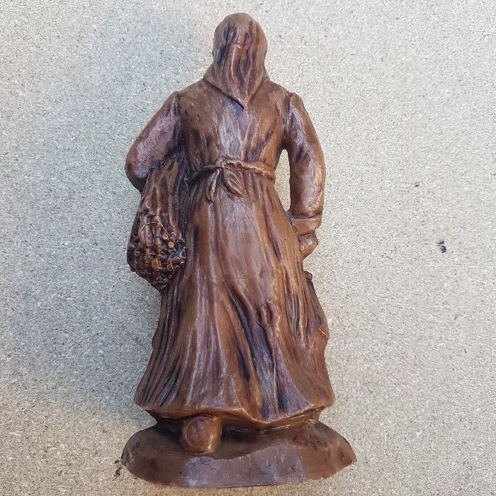 Statuie femeie artizanat