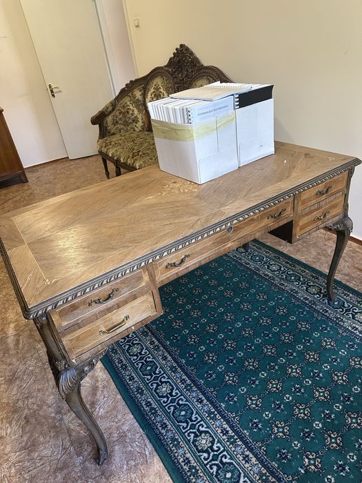 Продам антикварный письменный стол, резной, дерево, крепкий
