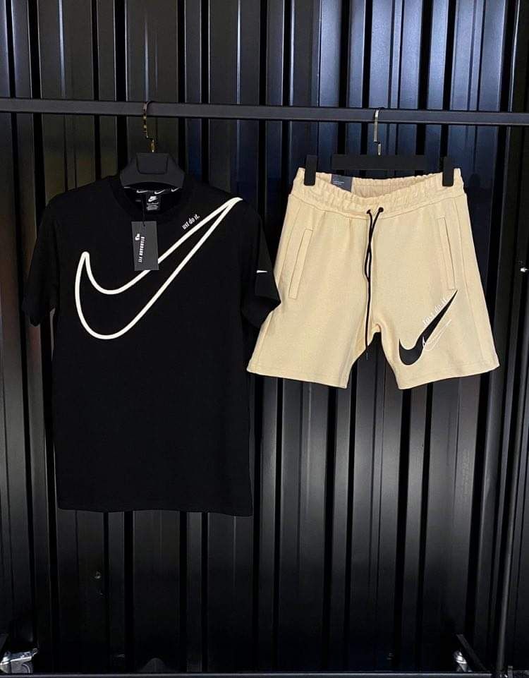 Мъжки къси екипи Nike.