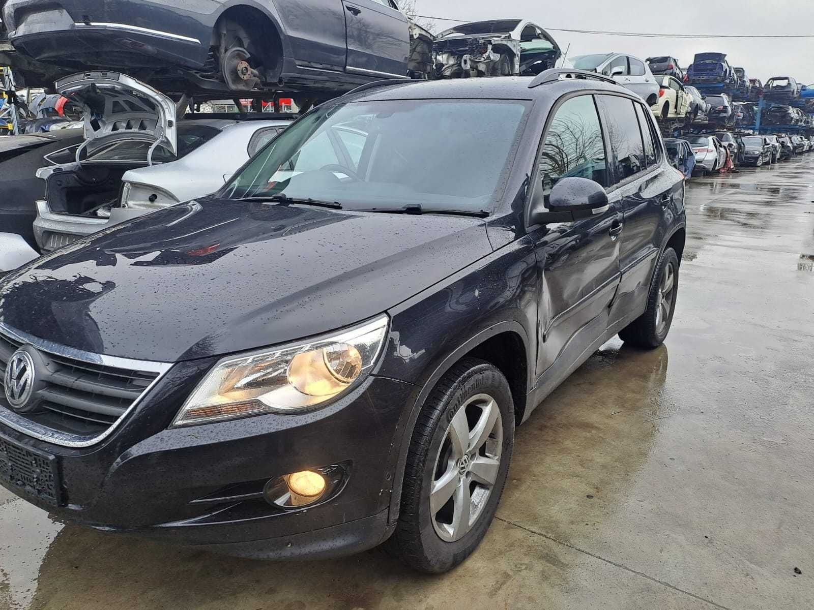 Dezmembrez Volkswagen Tiguan 2.0 TDi an 2008 cod motor CBA