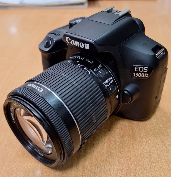 Canon 1300D kit 18-55mm IS,STM (18.0пикс,Wi-Fi,как новый, стаб,мотор)