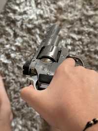 Vnd pistol revolver