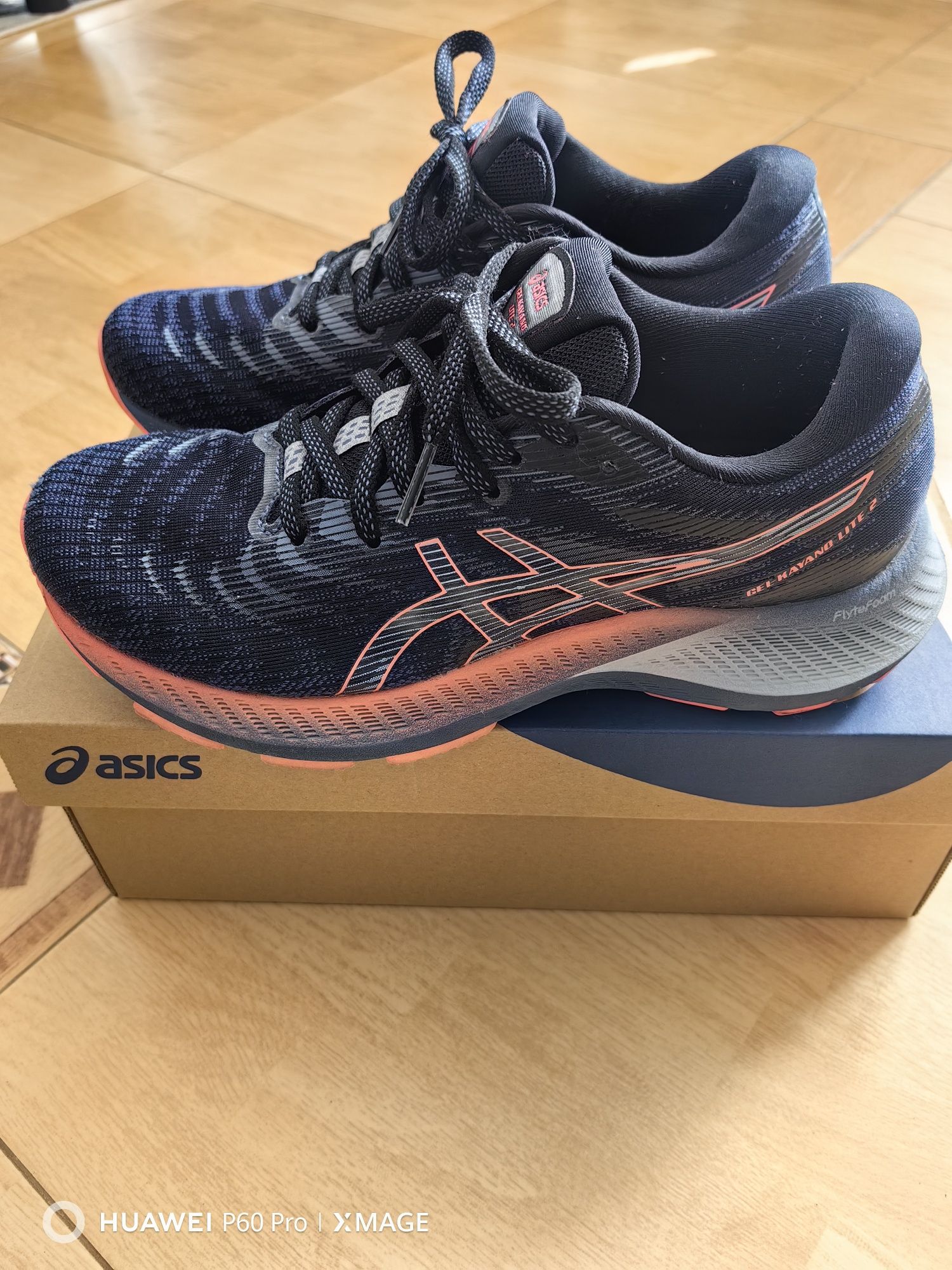 Продавам маратонки ASICS