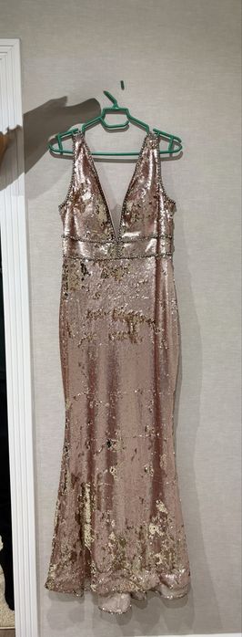 Вечернее платье с пайетками