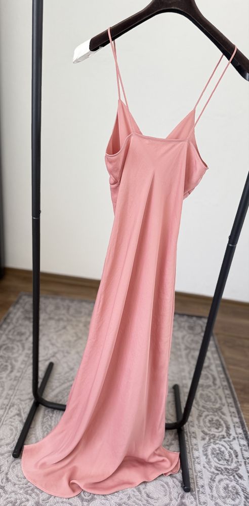 Zara сатенена рокля