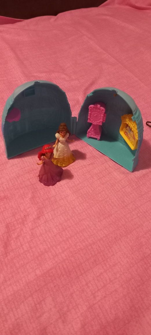Casa stil rochie  disney cu 2 figurine disney