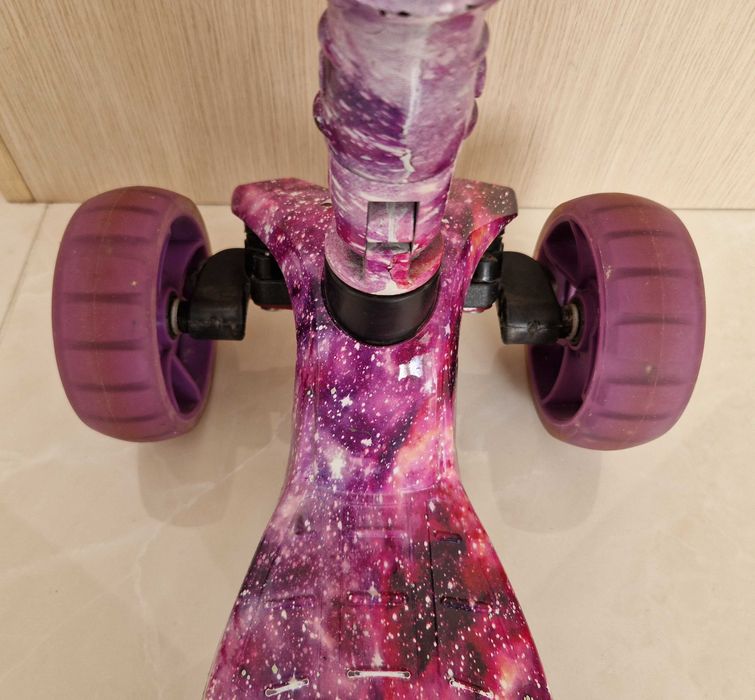 Детски скутер Chipolino Croxer Evo, светещи колела