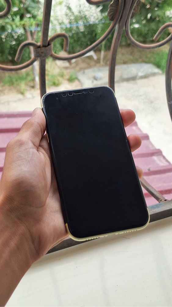 Iphone 11 64/68 ochilmagan