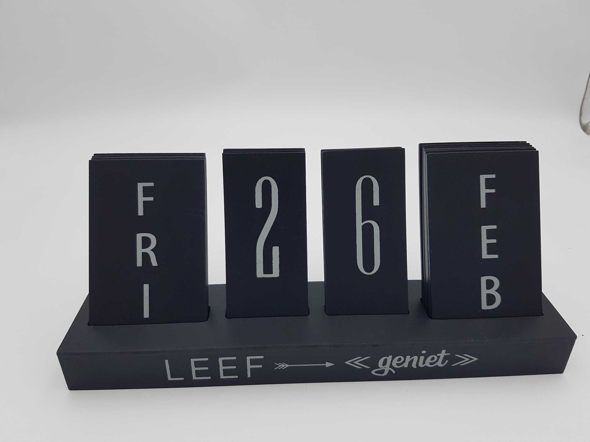 Calendar perpetuu Leef din lemn 30 x 6 x 3 cm