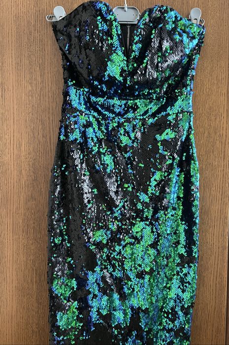 Рокля с дължина до коляното