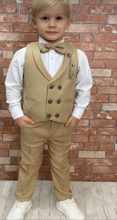 Елегантни детски костюми – стил и класа за малки джентълмени!