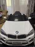Vând mașină electrică pt copii BMW x6m