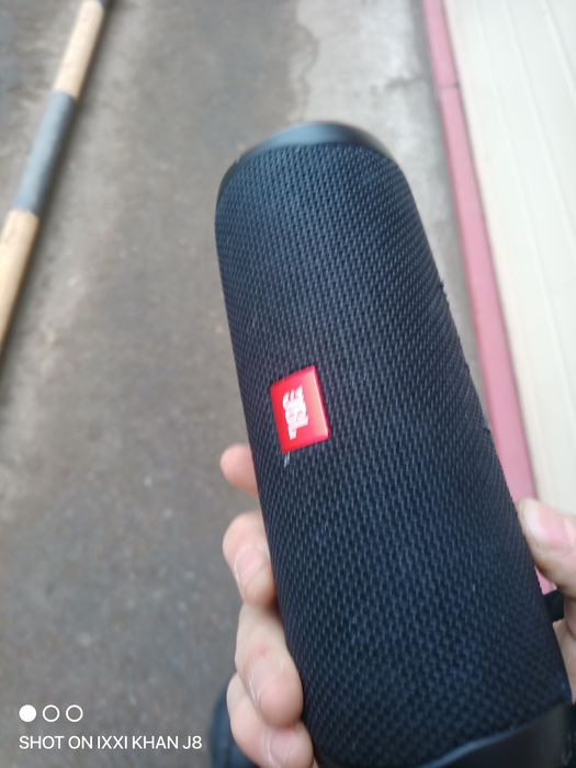 Колонка JBL  в хорошем состоянии