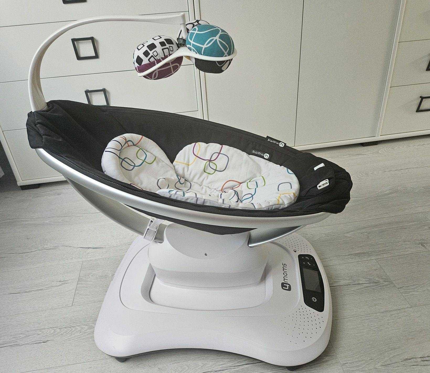 Електрическата бебешка люлка mamaRoo