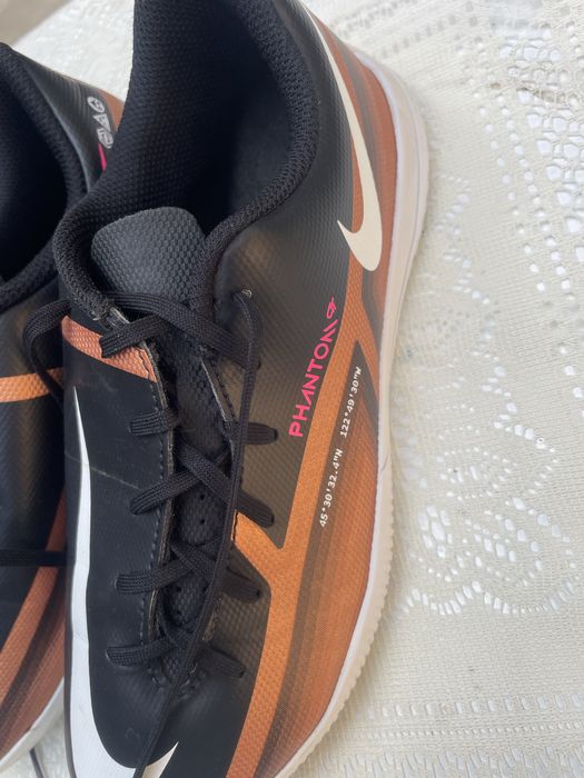 Ghete Phantom purtate de cateva ori