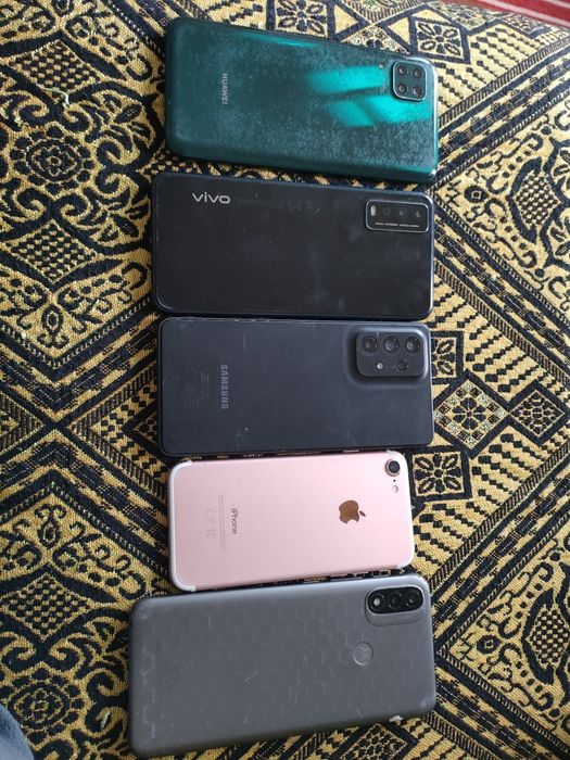 Telefoane pentru piese.