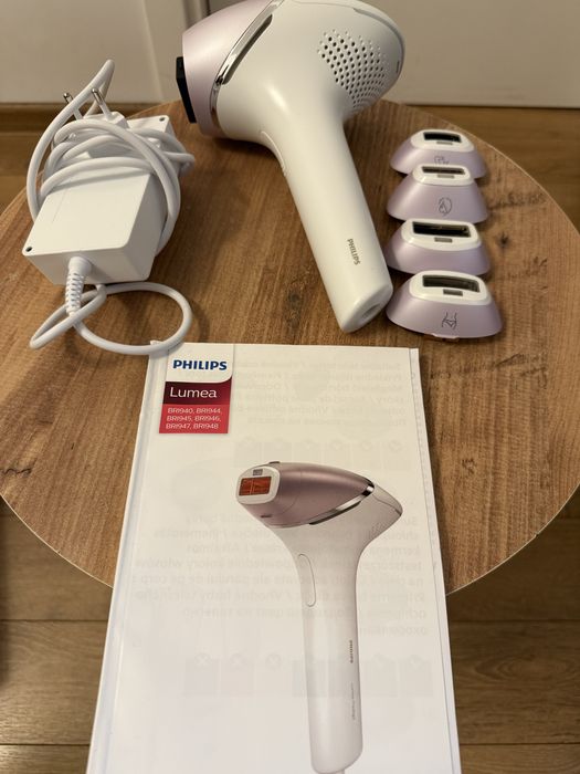 Фотоепилатор Philips Lumea BRI947