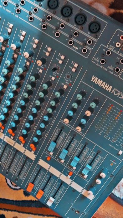 Vând 2 boxe și un mixer pasiv