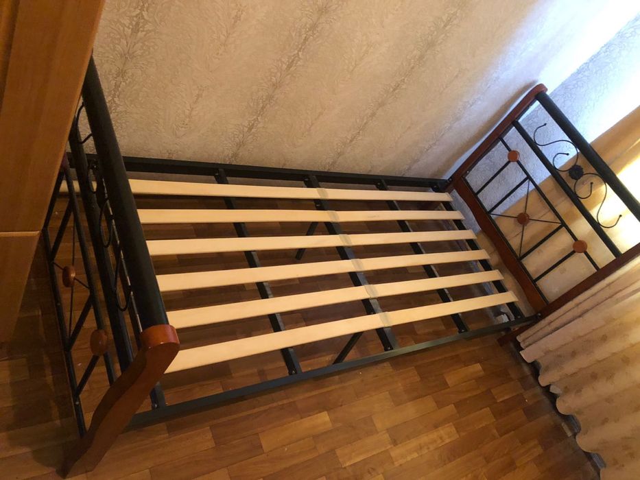 Продается кровать 90/200