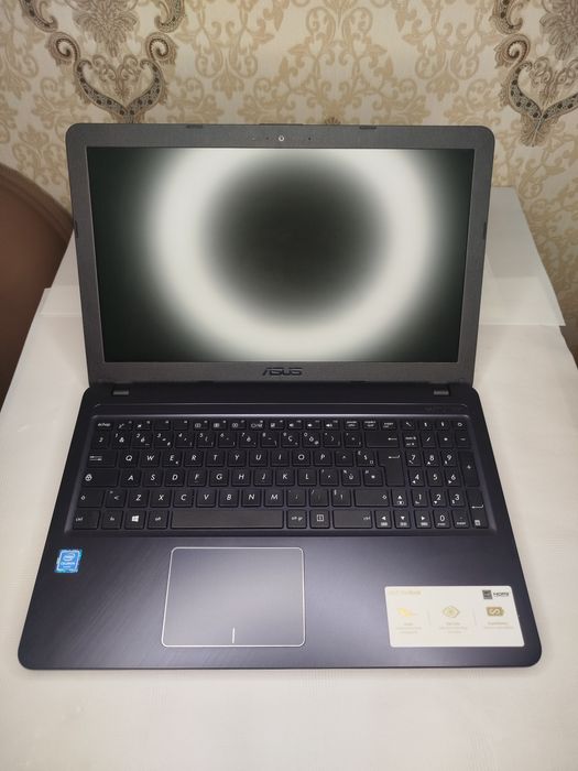 Ноутбук Asus Laptop 15 2023г. как новый , Intel N4020 4/256Gb SSD