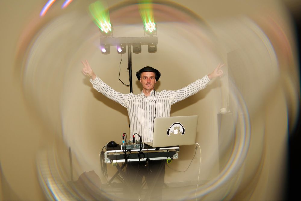 Dj Evenimente Majorat Cununie Botez Petreceri Private Pool Party