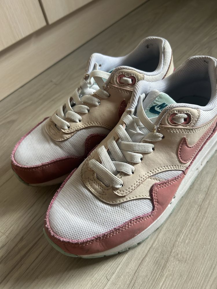 Маратонки NIKE air