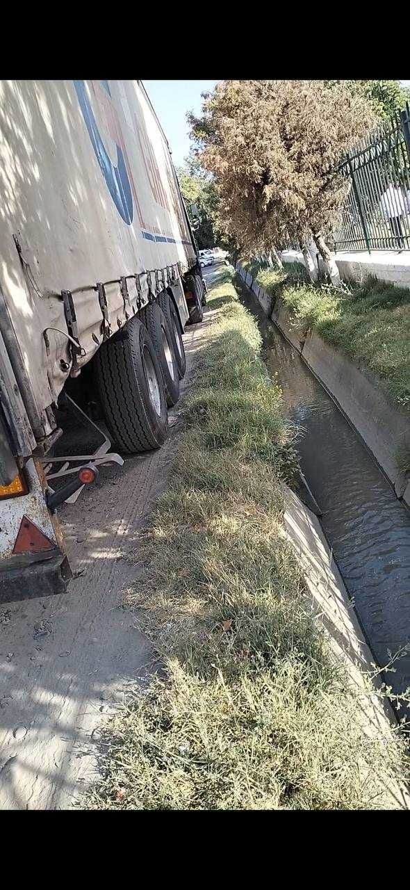 Автомашина  сотилади DAF 95XF 530 й 2004 TRAILOR 2004