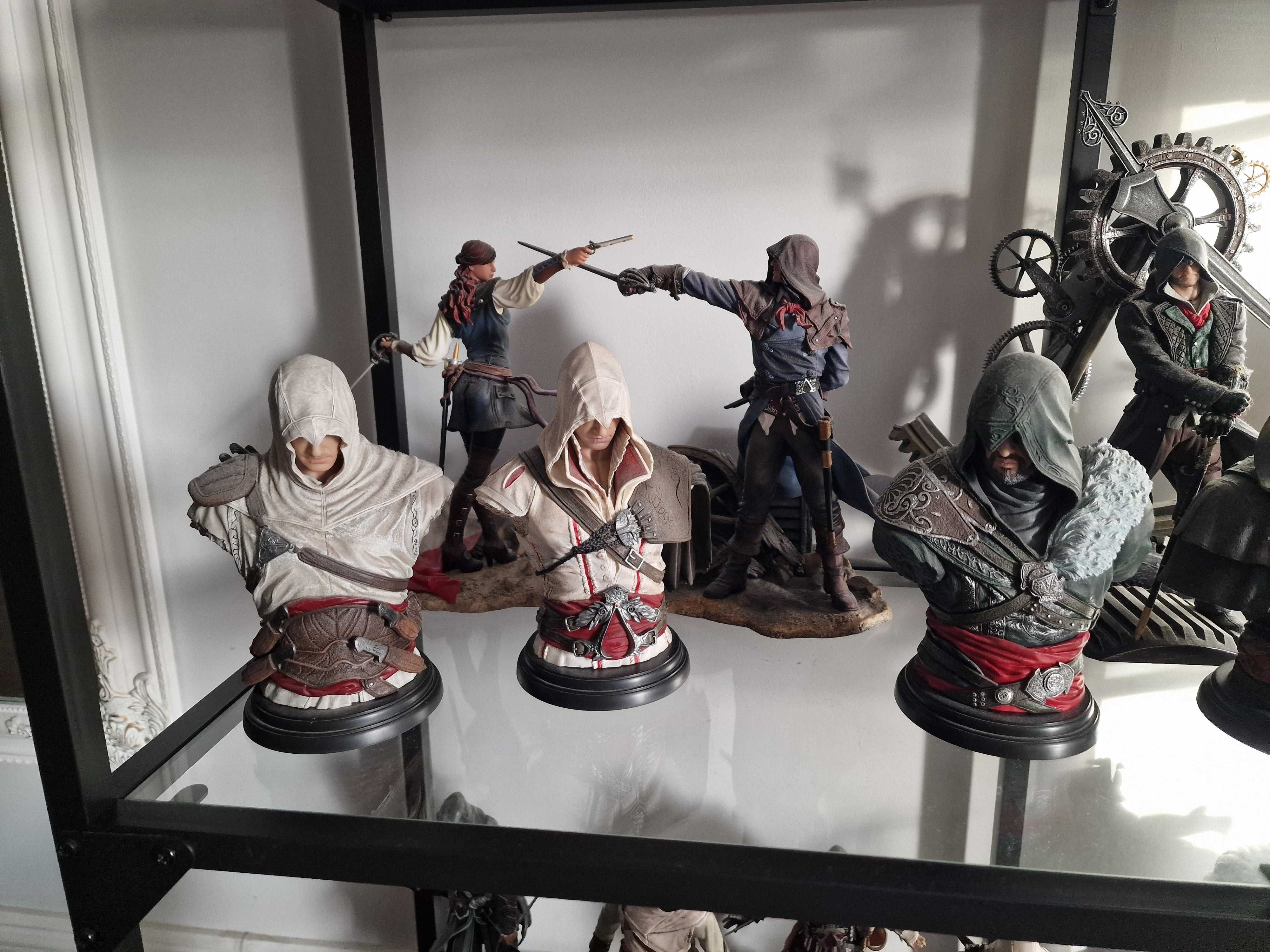 Vand colectie figurine Assassin's Creed