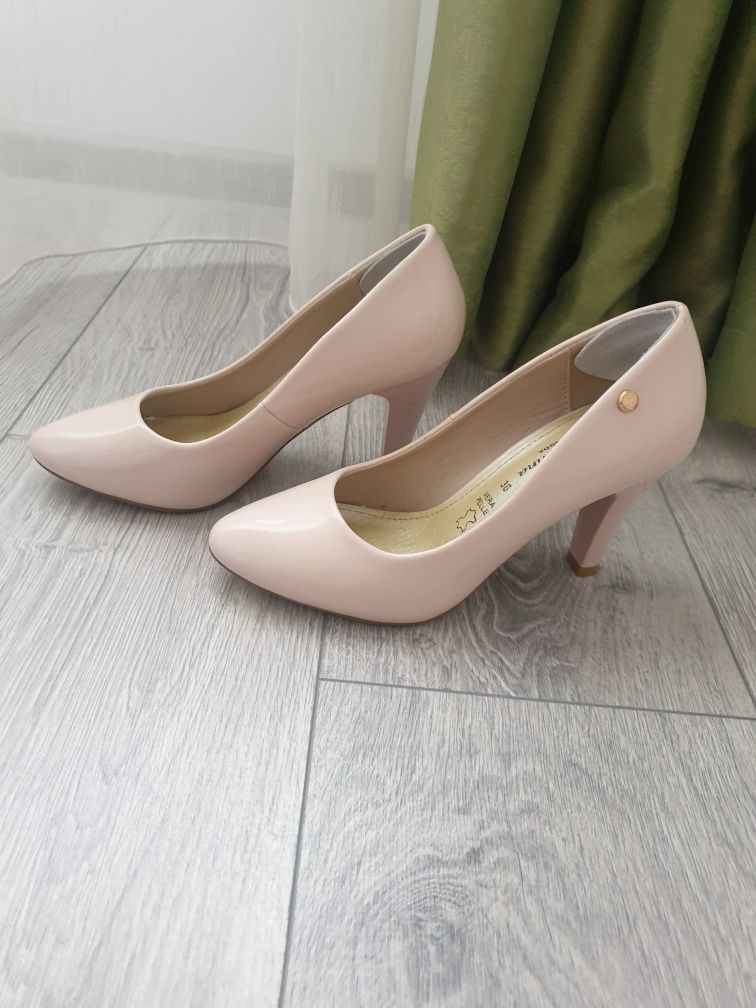 Pantofi nude cu toc