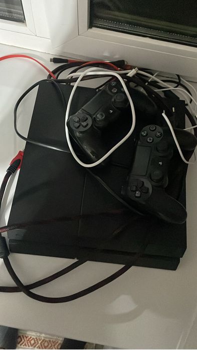PlayStation 4 с 2 джойстиками
