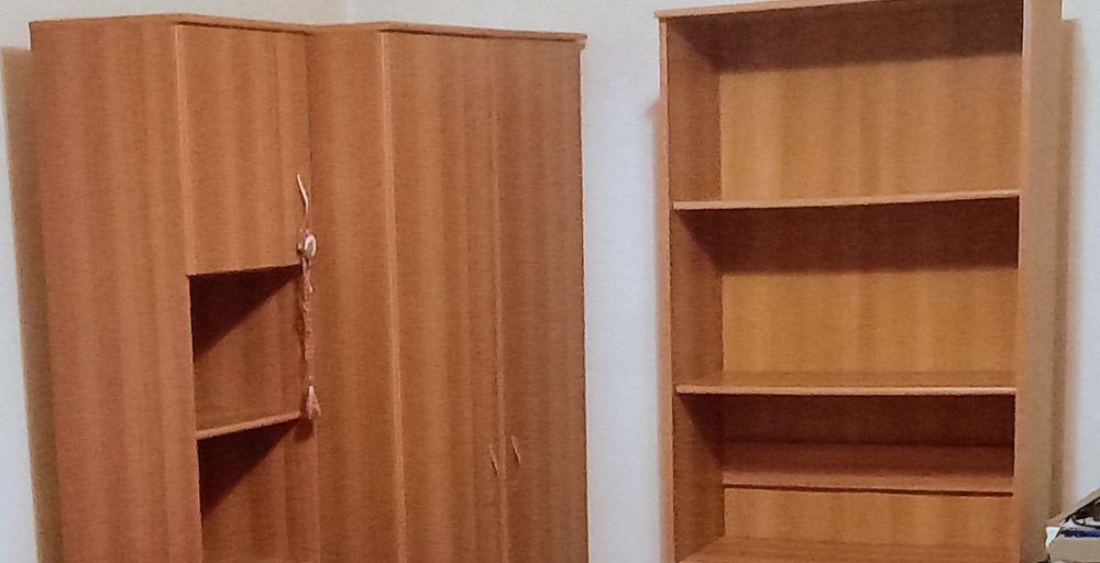 Vând mobilă de dormitor marca Lems set de 8 bucăți