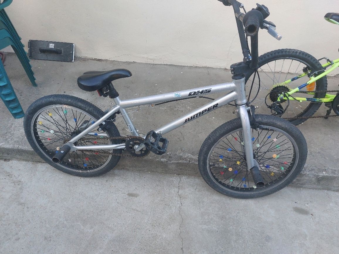 Rvand 2 biciclete in stare boarte buna. Sunt de 20 inci ambele