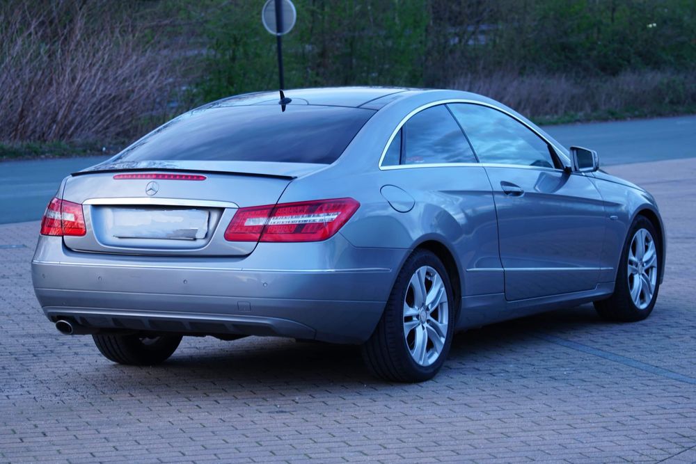 Мерцедес Mercedes E220