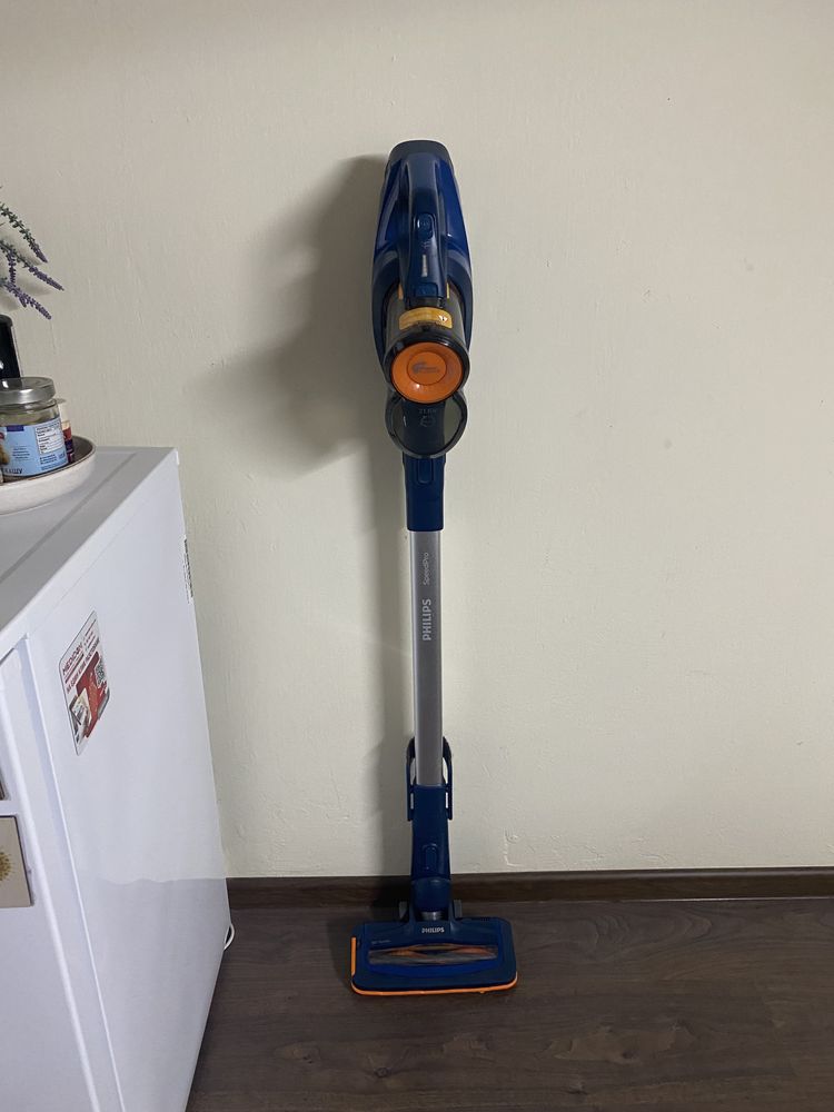PHILIPS SpeedPro Безкабелна вертикална прахосмукачка FC6724/01