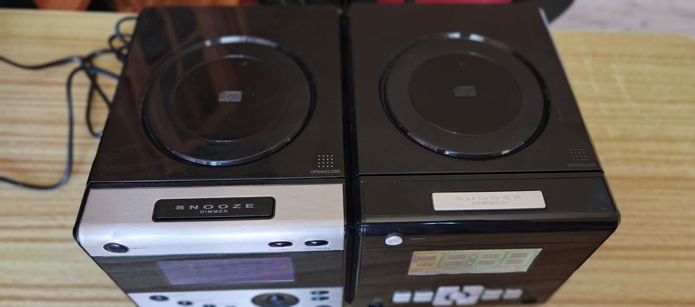 Pentru bucătărie 2 modele de radio