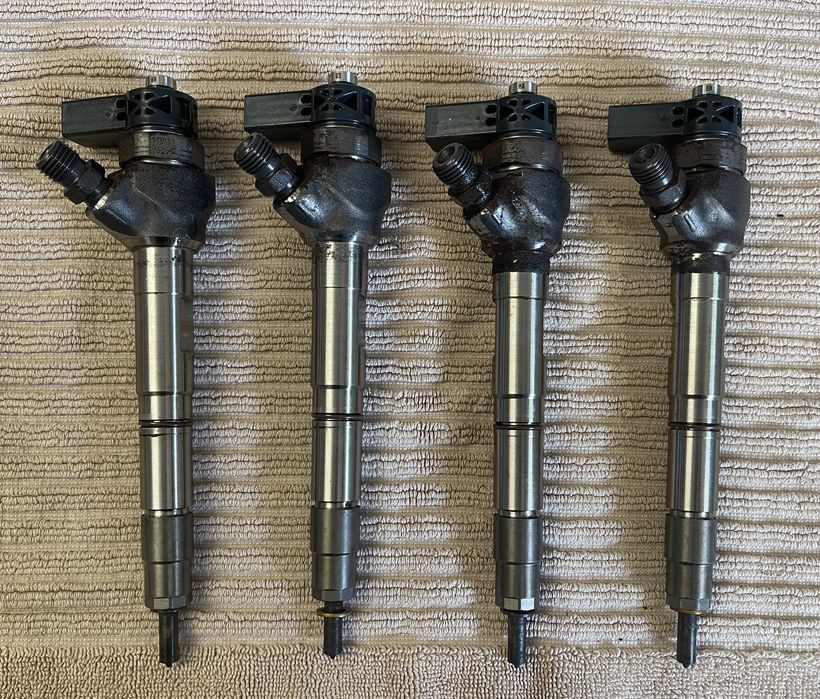 Injector passat b8. 2.0 tdi. 04L 130 277 AC