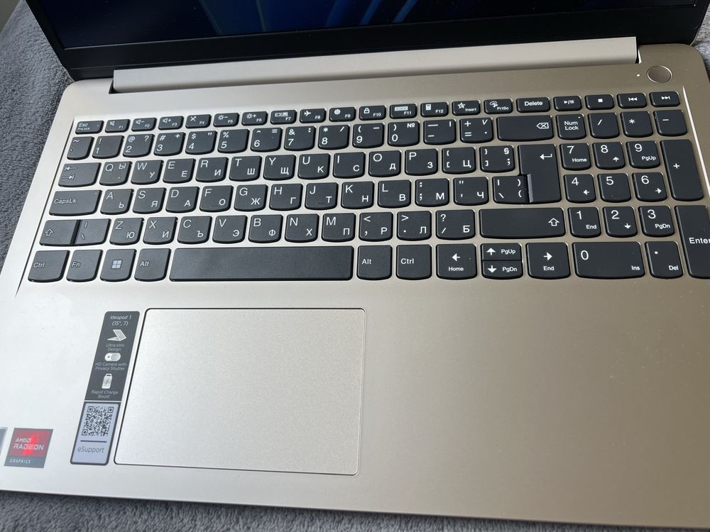 Лаптоп lenovo чисто нов с раница и кутия