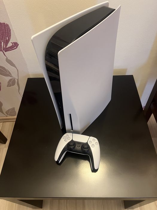 Play station 5 disk version cu cont ps plus