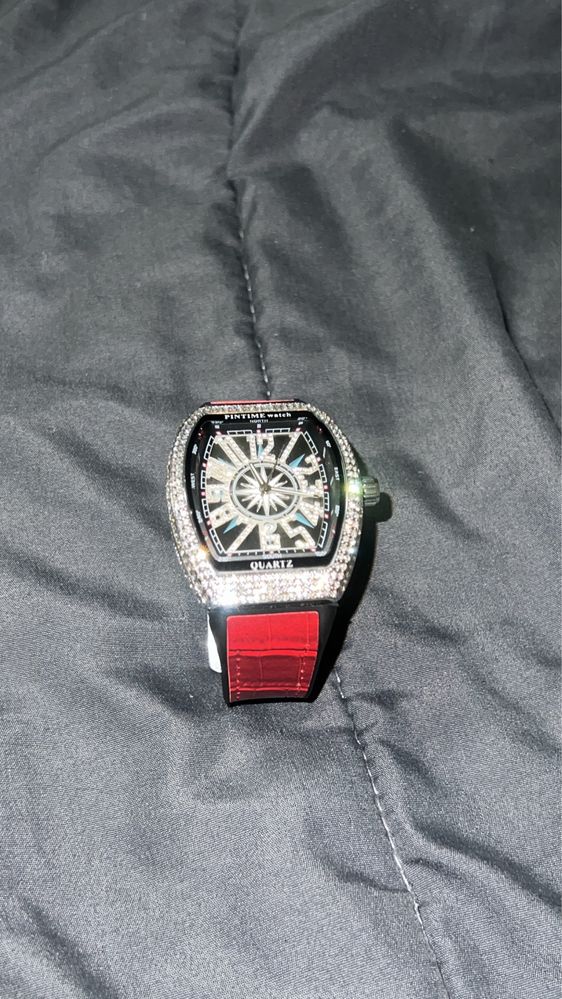 Pintime diamond watch