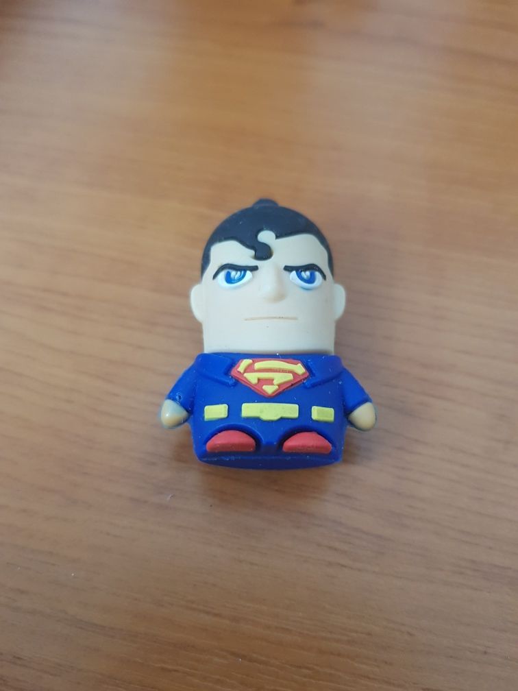 Usb stick superman dc comics (platesc eu transportul in tara)